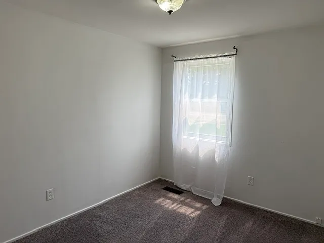 1429 Merrifield Ave — Photo 7