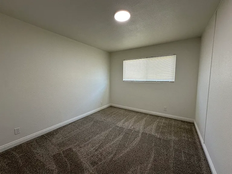 1015 W East St #F — Photo 17
