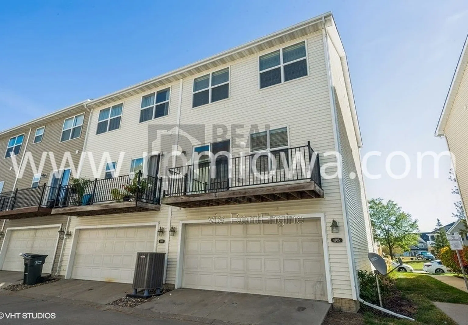 4 bed, 4.0 bath, 1952 sqft, $2,195 — Photo 2