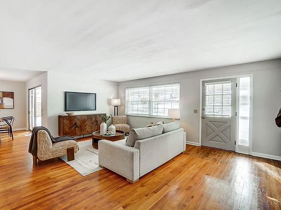 4th image of 884 Rosetree Ln