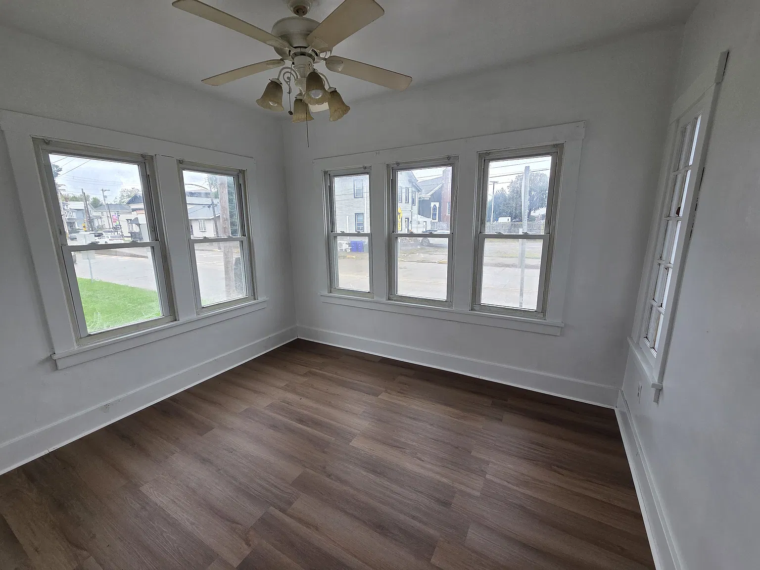 2 bed, 800 sqft, $1,000 — Photo 1