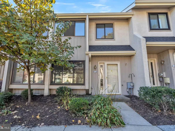 37 Landmark Dr, Malvern, PA 19355
