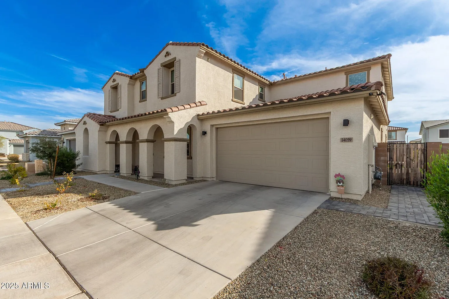 5 bed, 4.5 bath, 4576 sqft, $3,500 — Photo 3