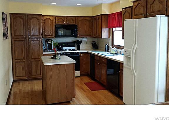 3rd image of 5914 Lakecrest Dr