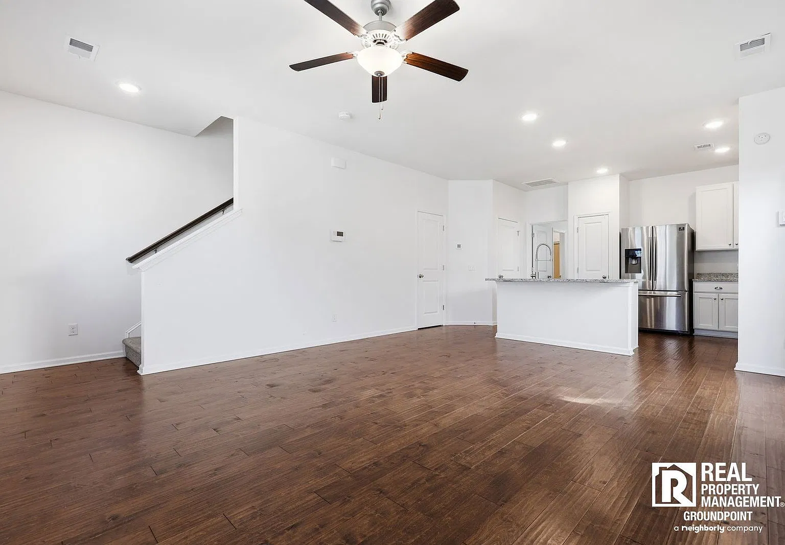 3 bed, 3.5 bath, 2016 sqft, $2,500 — Photo 4