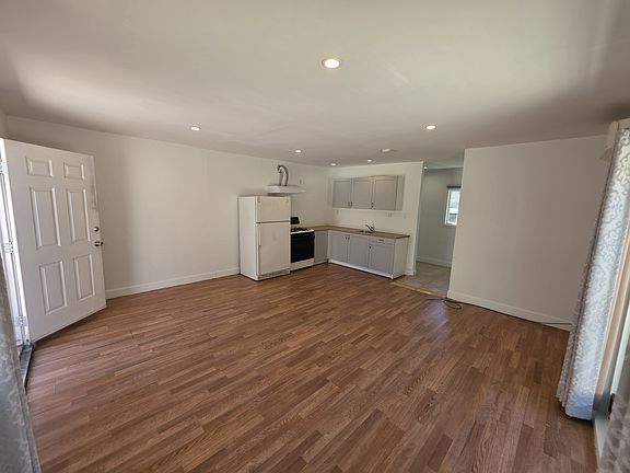 3rd image of 10533 Nassau Ave