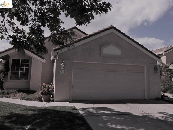 3rd image of 2363 Cherry Hills Dr