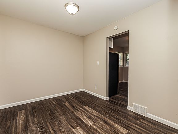 5th image of 2205 Hazel Ave
