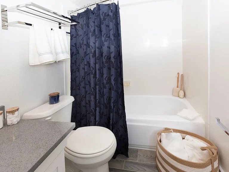 Foothill Place Apartments — Photo 25