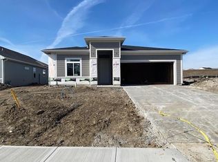 20680 Skyview Ln, Spring Hill, KS 66083