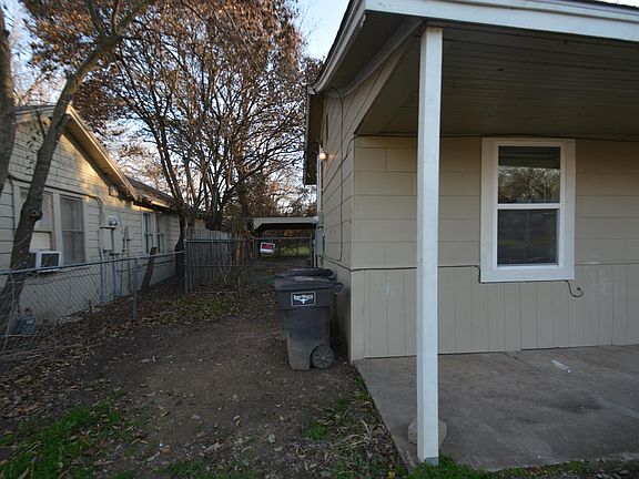 3rd image of 4401 Poinsetta Dr APT A