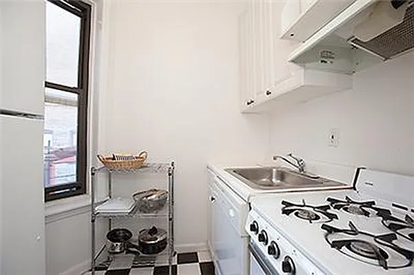 Rented by Domus Realty | media 16