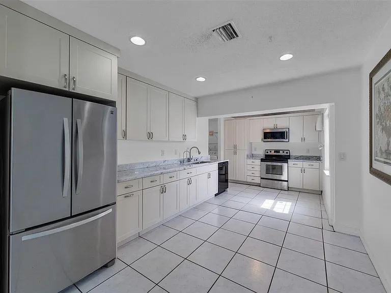 1906 NW 45th Ct — Photo 9