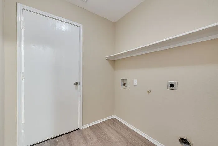 6233 Balcony Ln — Photo 23
