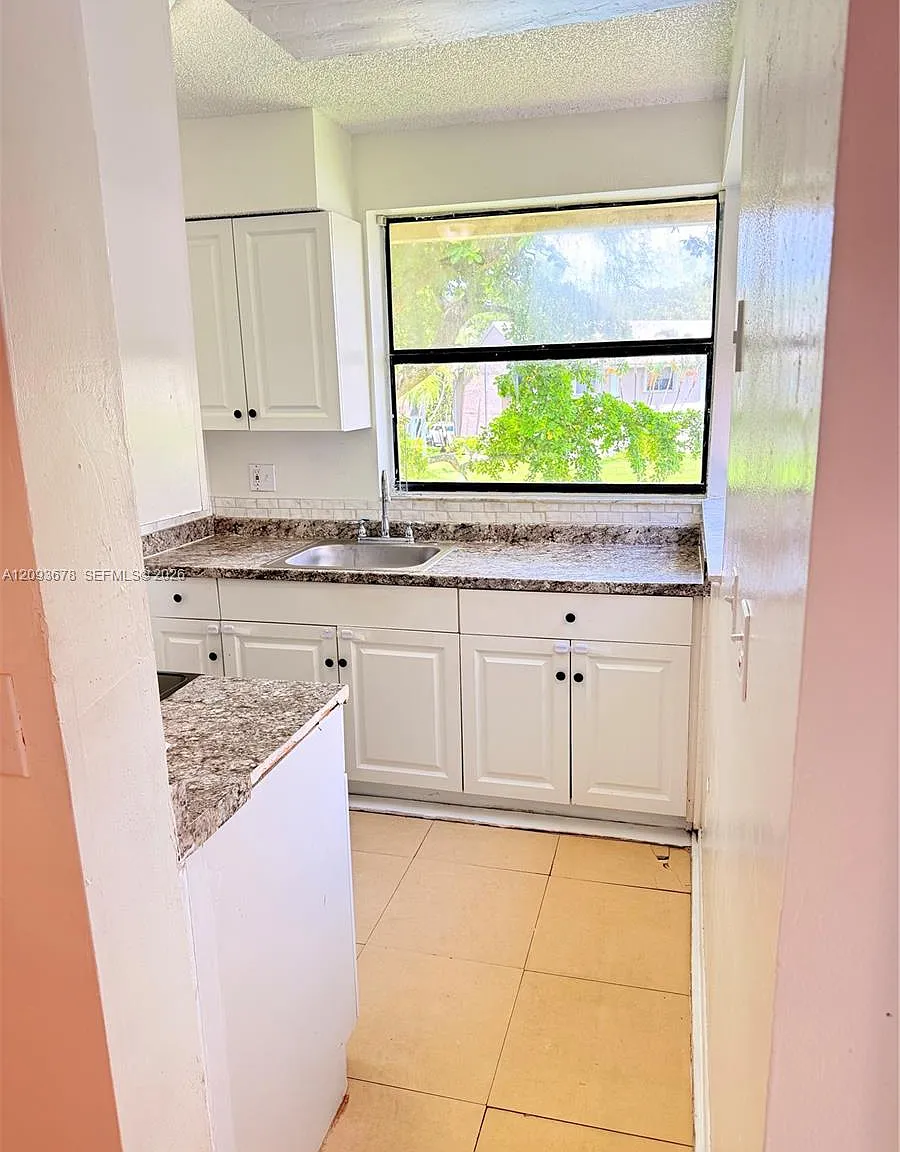 Lakeshore Condo 2 — Photo 4