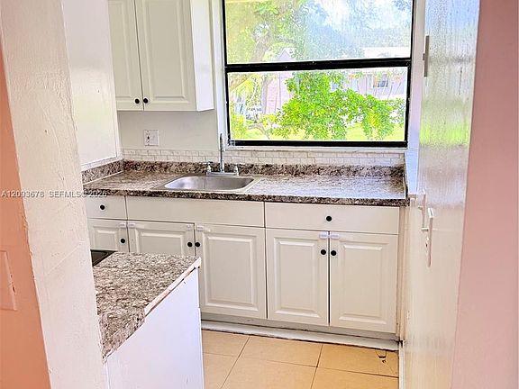 4th image of 1021 Adams Ave #1021E