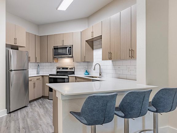 4th image of 810 W Saint Johns Ave #2121