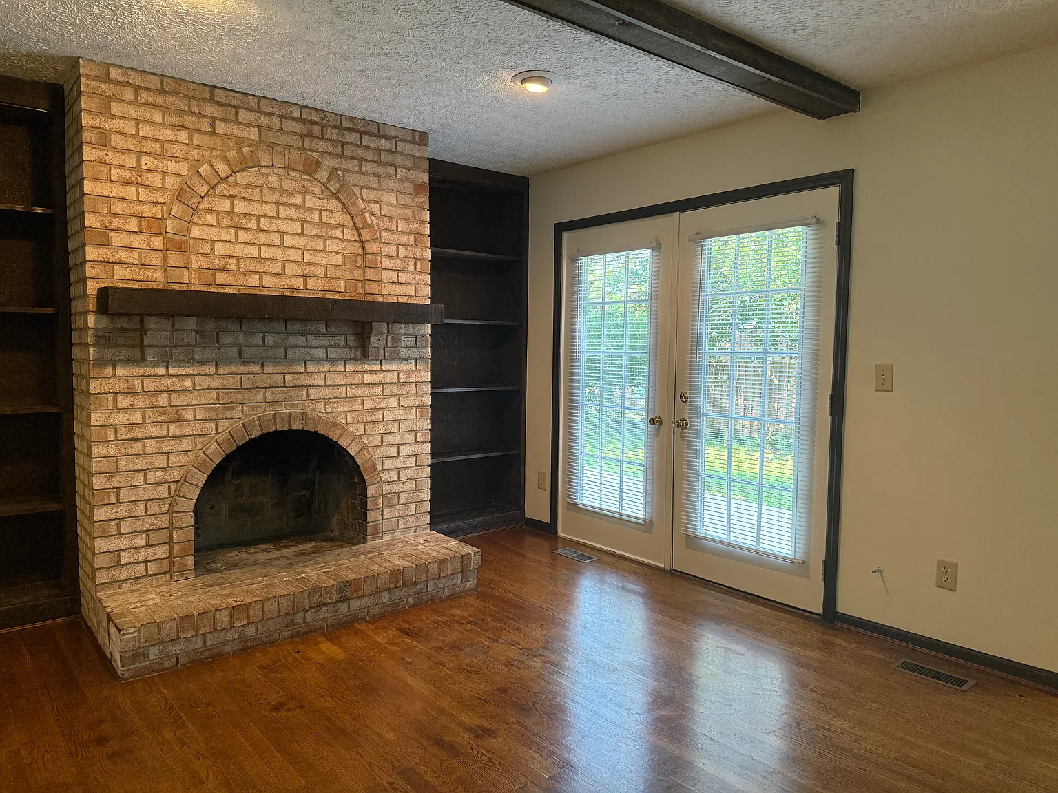 3 bed, 2322 sqft, $2,850 — Photo 4