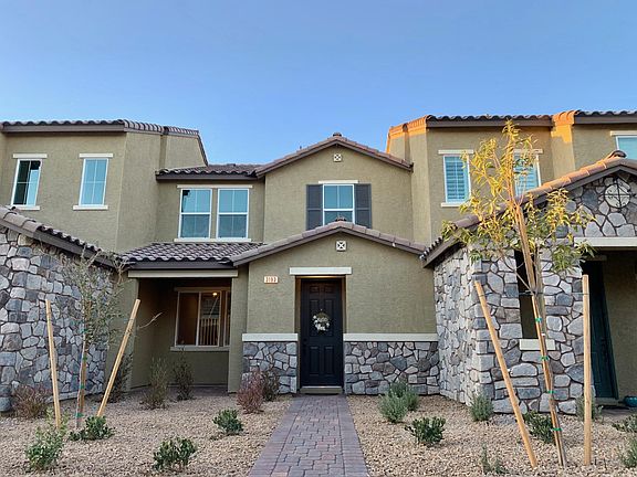 Cozy and private entrance and patio