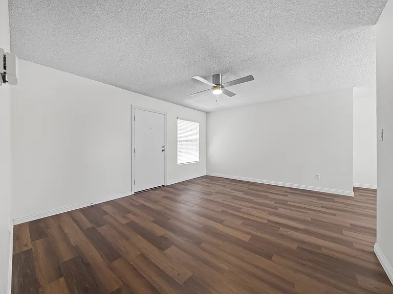 7614 Parkway Dr — Photo 24