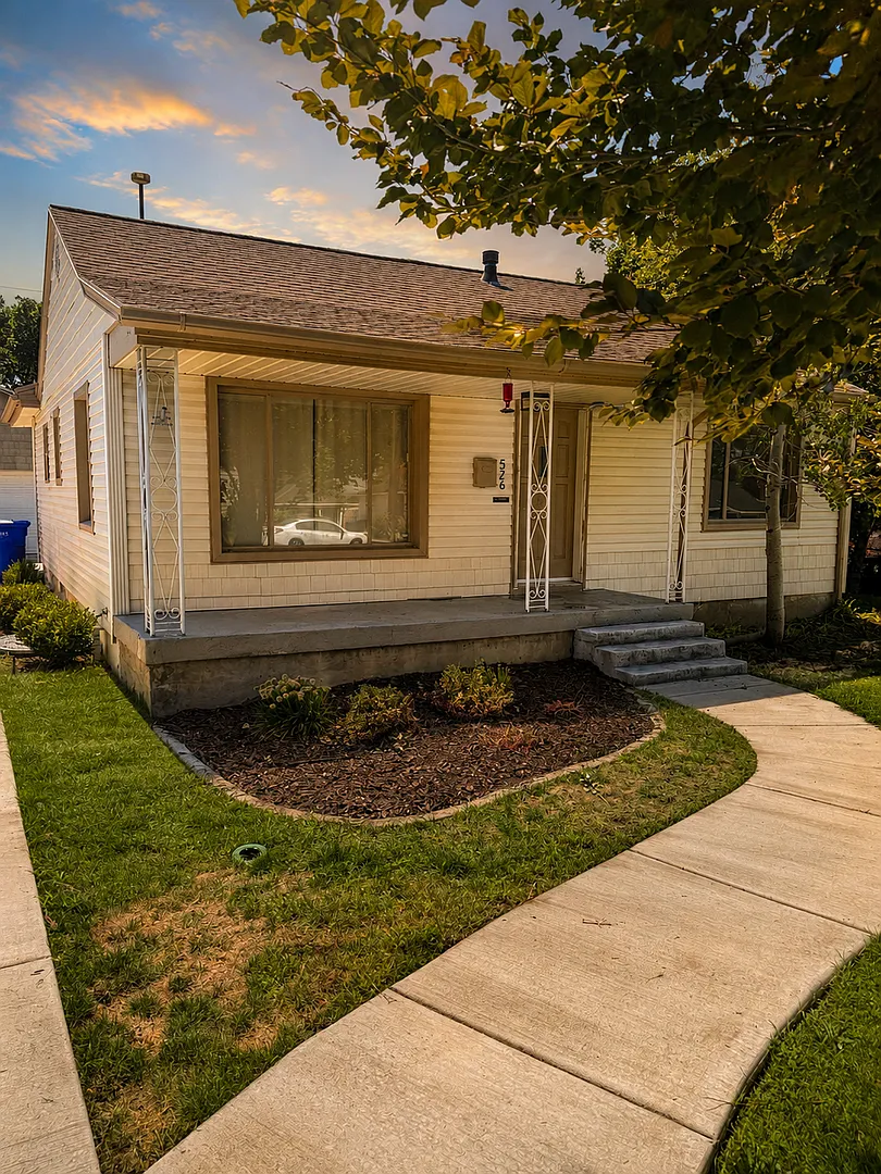 Updated 4-Bedroom Bountiful Home with Remodeled Kitchen — Photo 4