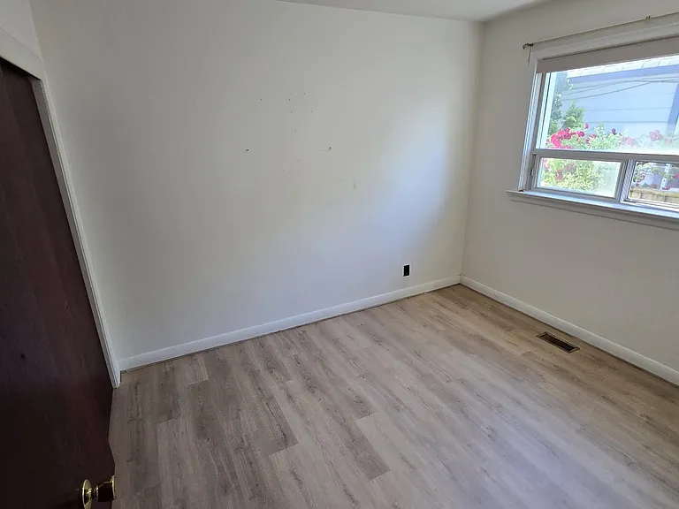 91 Pitt Ave — Photo 10