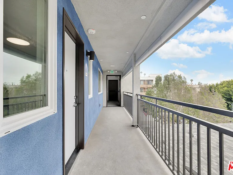 917 S Berendo St #303 — Photo 19