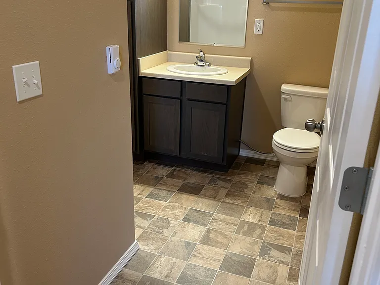 Samuelson Place Apartments — Photo 10