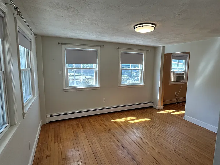 4 Rowe St — Photo 7