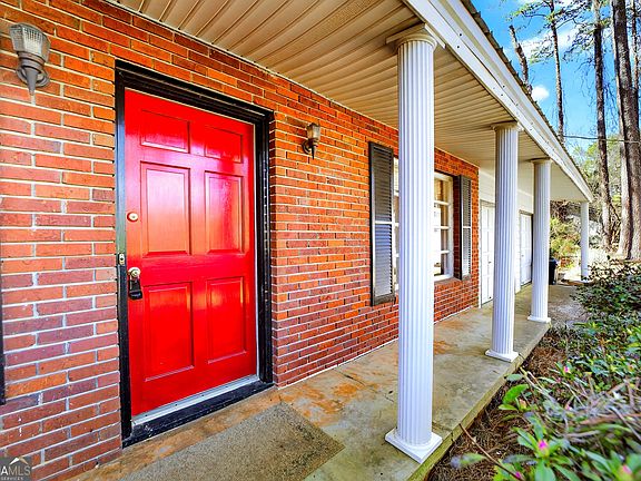 3rd image of 881 Rockbridge Rd SW