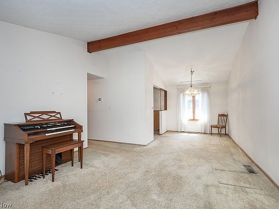 4th image of 8987 Cambridge Dr
