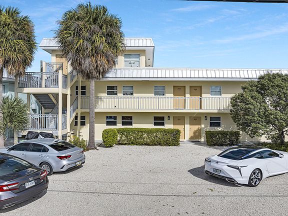 2nd image of 201 Coppitt Rd APT 203B