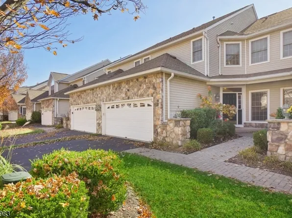 31 Pebble Beach Dr, Livingston Twp., NJ 07039
