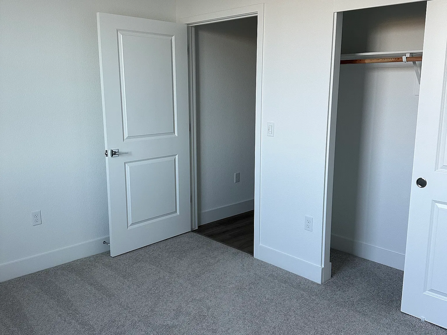 4 bed, 2356 sqft, $1,000 — Photo 2
