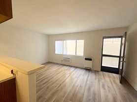 535 E Cypress Ave, Burbank, CA