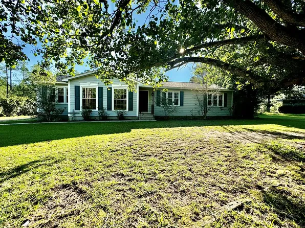 105 Pine Point Cir, Sylvester, GA 31791