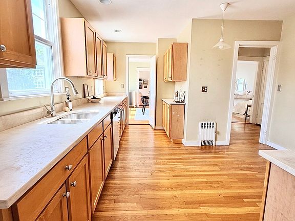 4th image of 18 Chandler St Unit 18