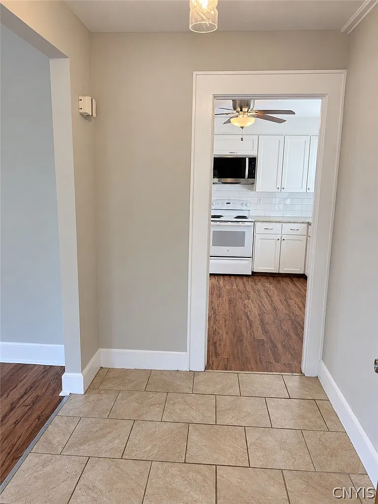 2 bed, 1.0 bath, 750 sqft, $1,600 — Photo 4
