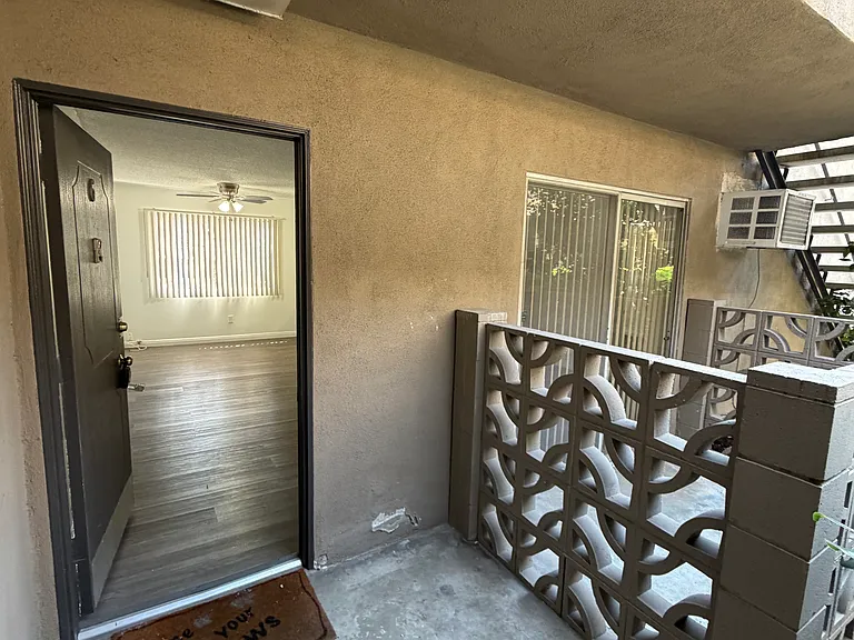 760 S Marengo Ave — Photo 3