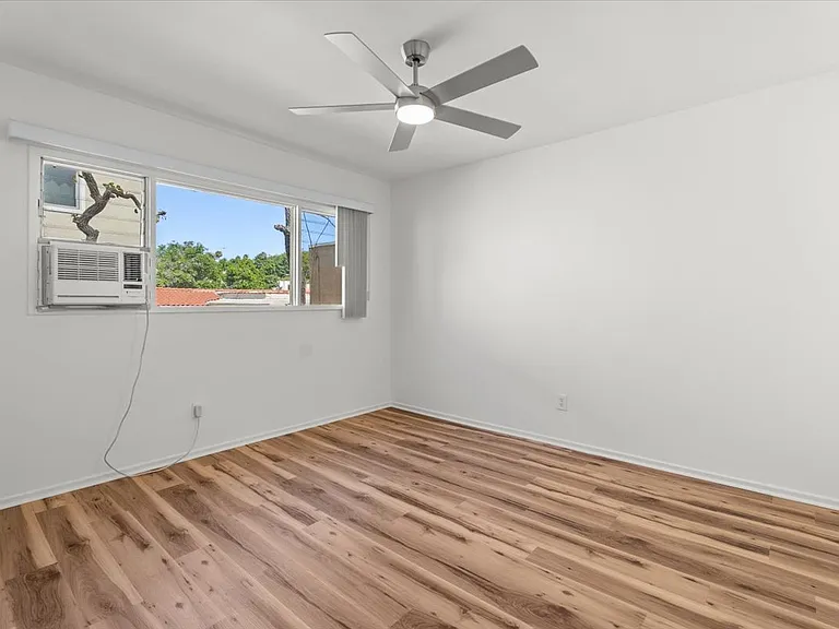 147 N La Peer Dr #9 — Photo 14