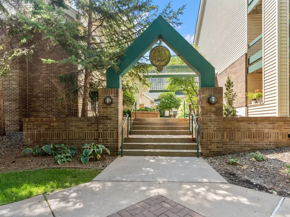 7618 York Ave S APT 1217, Edina, MN 55435