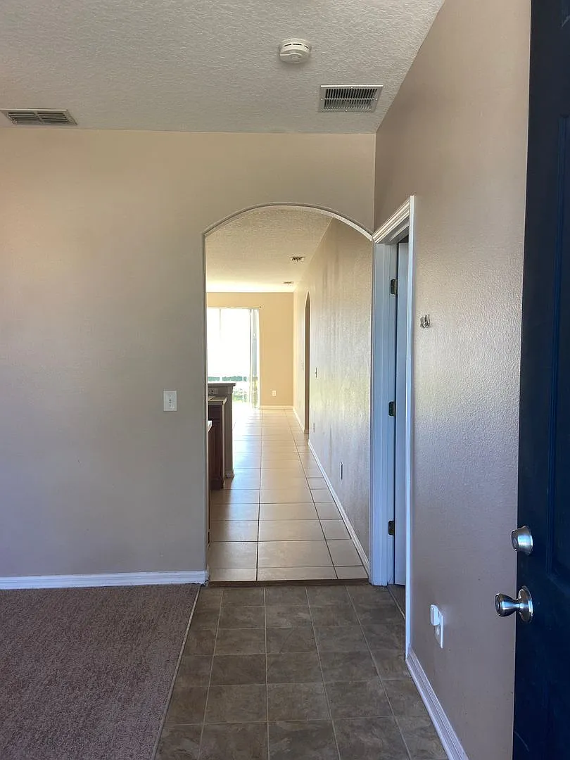 4 bed, 2.0 bath, 1323 sqft, $1,750 — Photo 2