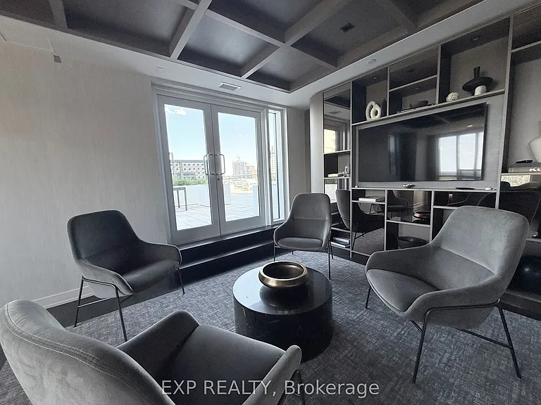 560 Rideau St #423 — Photo 34