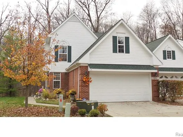 650 Chestnut Dr #1, Wixom, MI 48393
