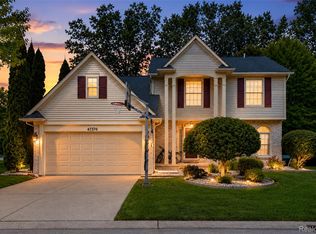 47370 Scarlet Dr N, Novi, MI 48374