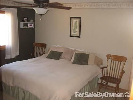 Master bedroom
						:
						Lots of room for a king size bed; closet nearly walk in size with new organizer