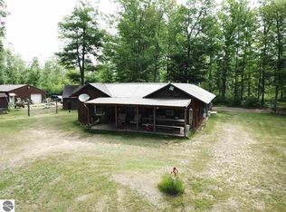 5113 Sawyer Ln, Rose City, MI 48654