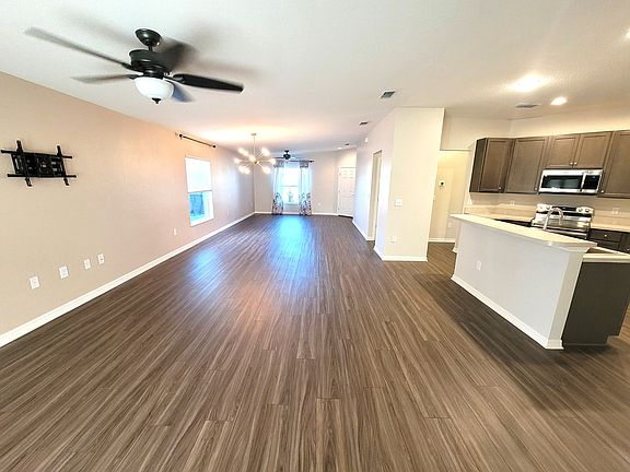 2nd image of 300 Arbuthnot St