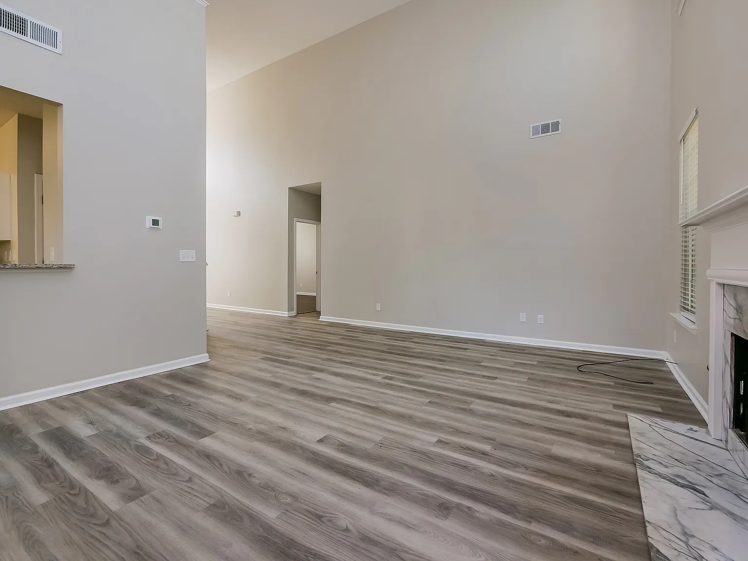 4 bed, 3.0 bath, 2351 sqft, $2,145 — Photo 4