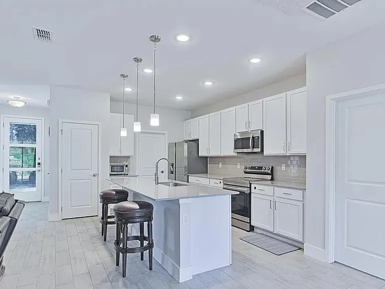 951 Sareta St SE — Photo 3